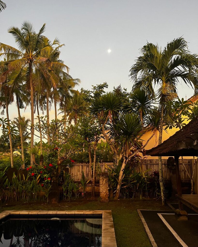 villa z tropikalnym ogrodem na Bali