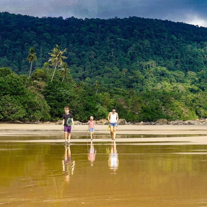 Tanjung Datu pusta plaża